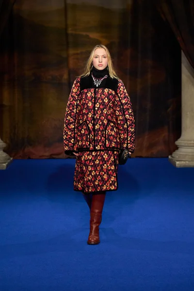 Look 11
